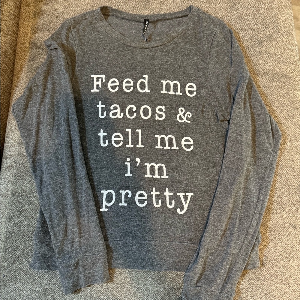 Women’s long sleeve shirt. Size small. Like new.